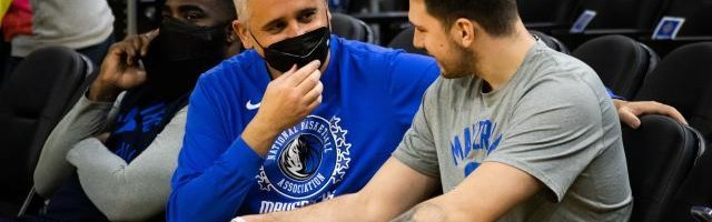 9393体育注册登录-【现场】勇士进攻迎来复苏 大胜独行侠终获反弹