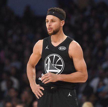 1641304658749008350.jpg 库里.jpg